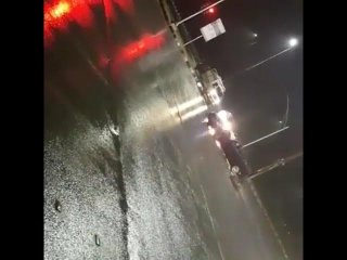 Toyota mark 2 jzx90 swapped 1uz vvti making donuts on wet road