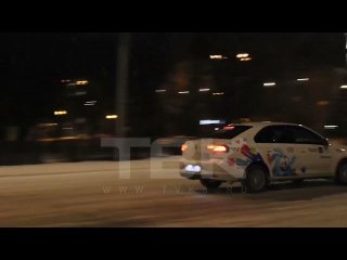 Ночные дрифтеры на Красной площади в Красноярске