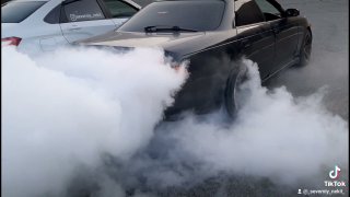 Toyota Mark 2 JZX 90 Burnout. Sound.