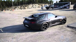 Porsche 928 Strosek Ultra on the prowl...