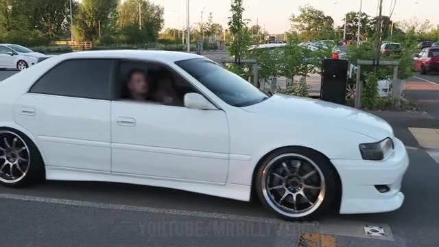 Toyota Chaser JZX100 DRIFTING AT MEET!
