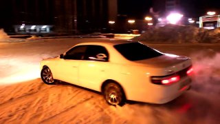 Зимний дрифт в центре города Toyota Mark 2 Chaser JZX Nsk