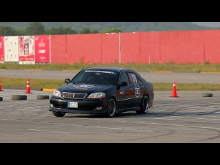 Toyota Mark 2 JZX110 drifting